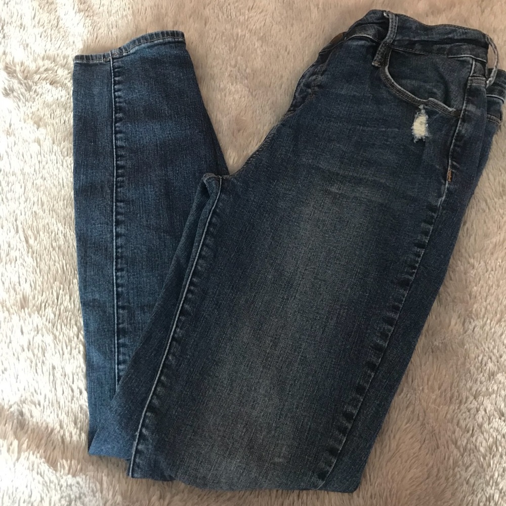 Distressed low rise skinniest jeans